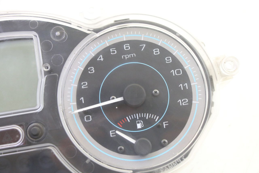 photo de SPEEDOMETER PIAGGIO XEVO - X EVO 125 (2007 - 2017) - Fixing points details