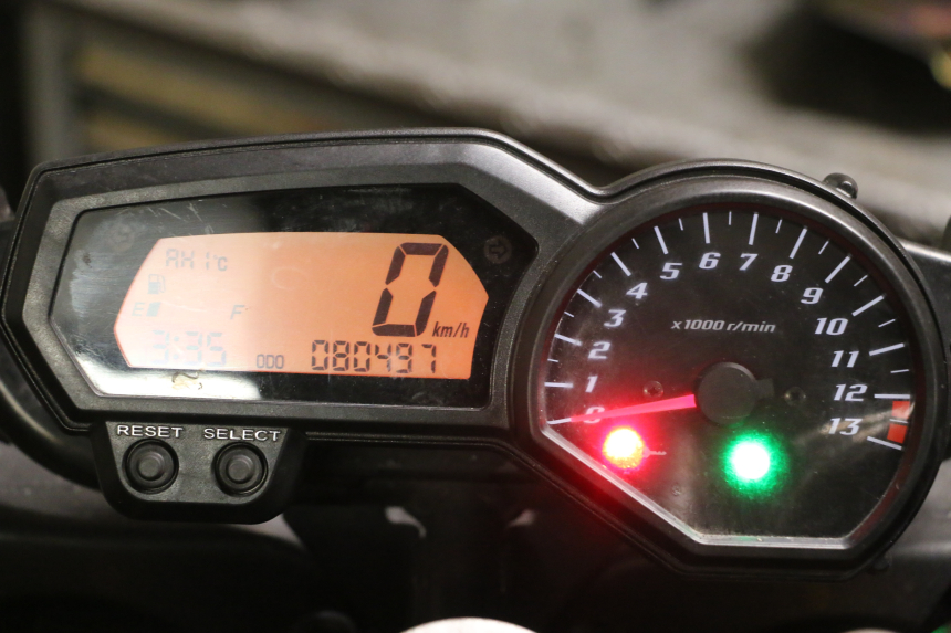 photo de SPEEDOMETER YAMAHA FZ1 FAZER 1000 (2007 - 2009) - Technical close-up