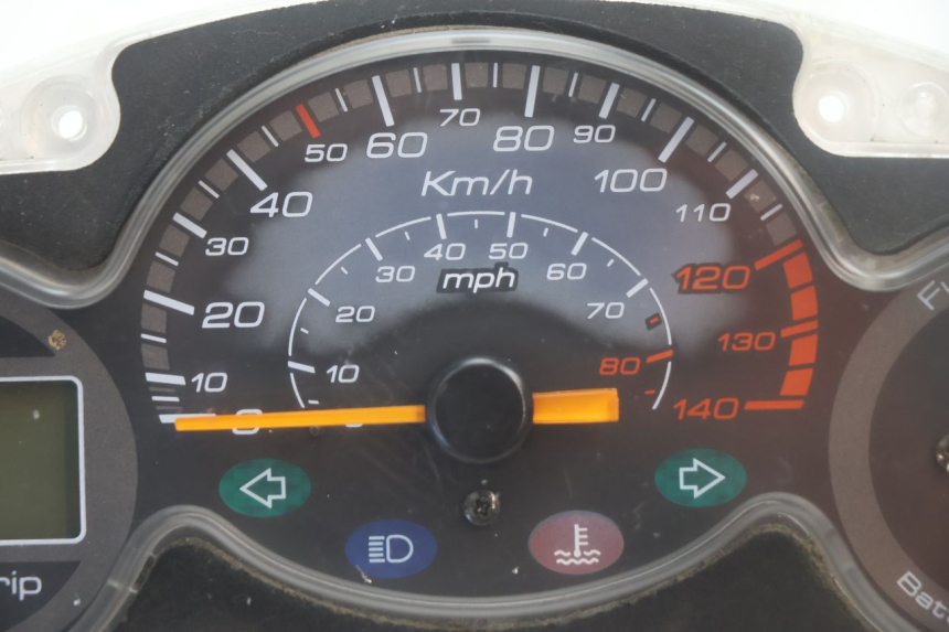 photo de SPEEDOMETER YAMAHA YP MAJESTY 125 (2007 - 2010) - Zoom on usage condition