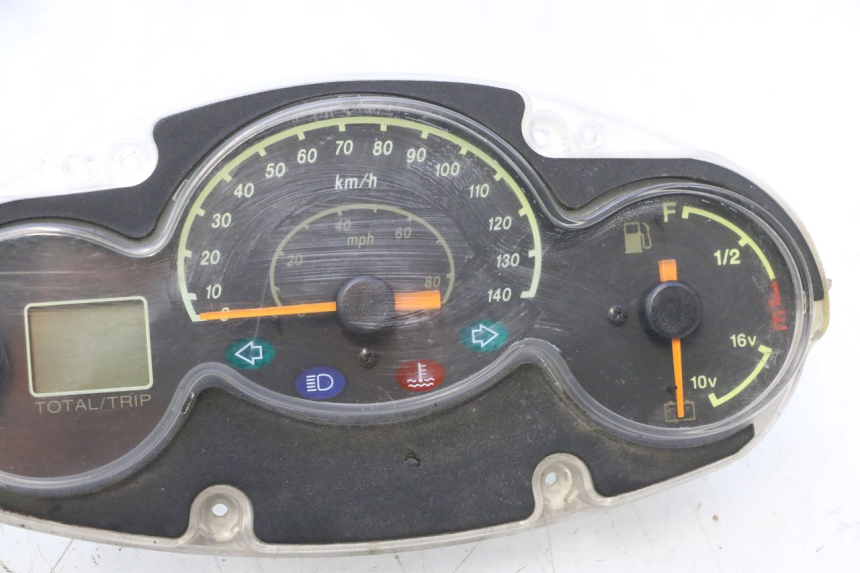 photo de SPEEDOMETER YAMAHA YP MAJESTY 125 (2002 - 2006) - Distinctive features