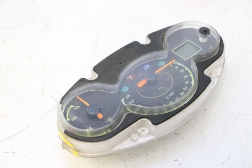 photo de SPEEDOMETER YAMAHA YP MAJESTY 125 (2002 - 2006) - Focus on structure