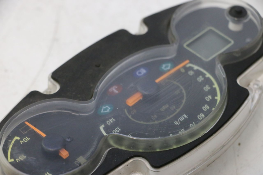 photo de SPEEDOMETER YAMAHA YP MAJESTY 125 (2002 - 2006) - Alternative angle