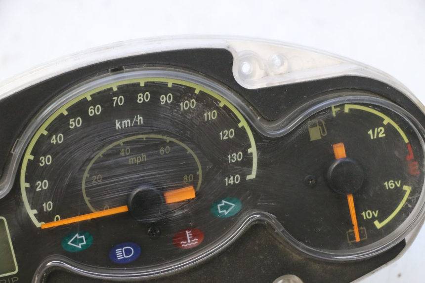 photo de SPEEDOMETER YAMAHA YP MAJESTY 125 (2002 - 2006) - Alternative perspective