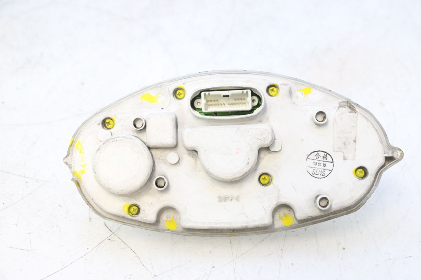 photo de SPEEDOMETER YAMAHA YP MAJESTY 125 (2002 - 2006) - Fixing points details