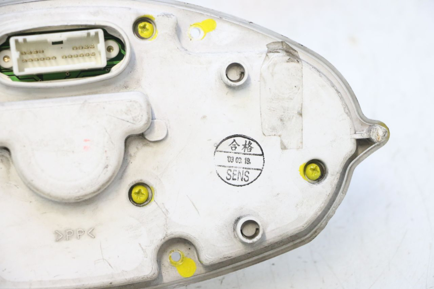 photo de SPEEDOMETER YAMAHA YP MAJESTY 125 (2002 - 2006) - Surface and material condition