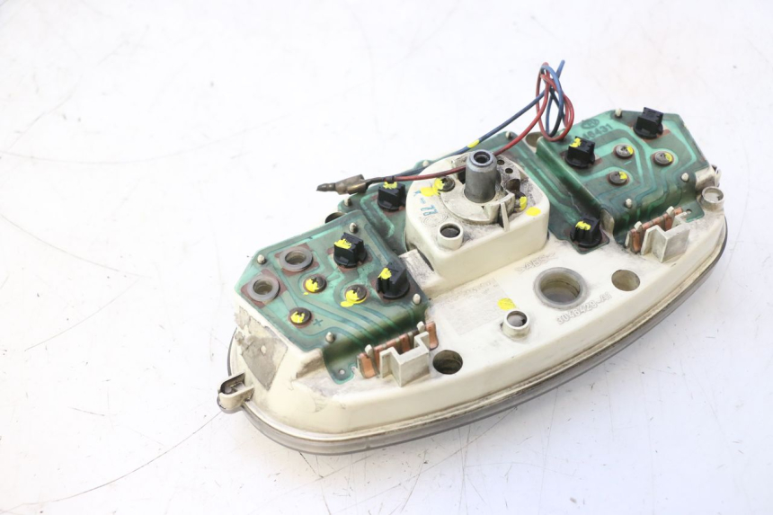 photo de SPEEDOMETER YAMAHA YP MAJESTY 125 (1998 - 2001) - Fixing points details