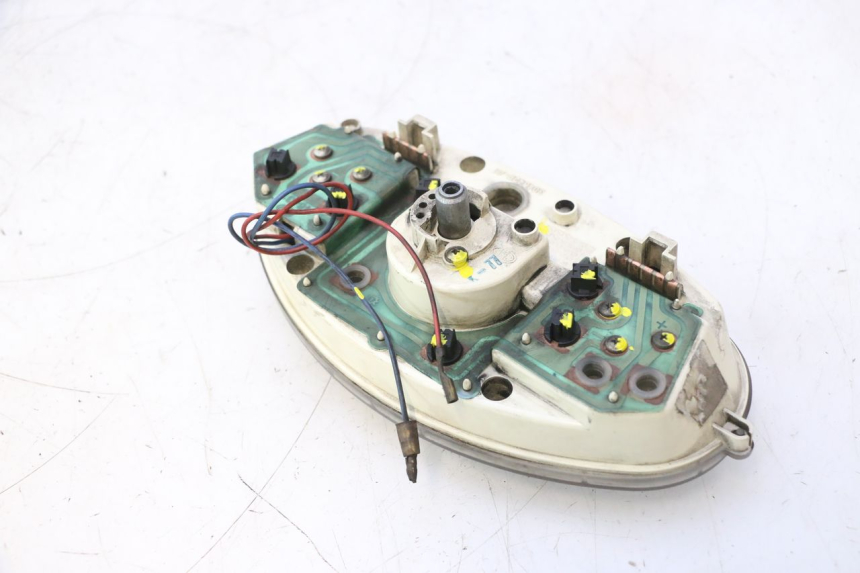 photo de SPEEDOMETER YAMAHA YP MAJESTY 125 (1998 - 2001) - Surface and material condition