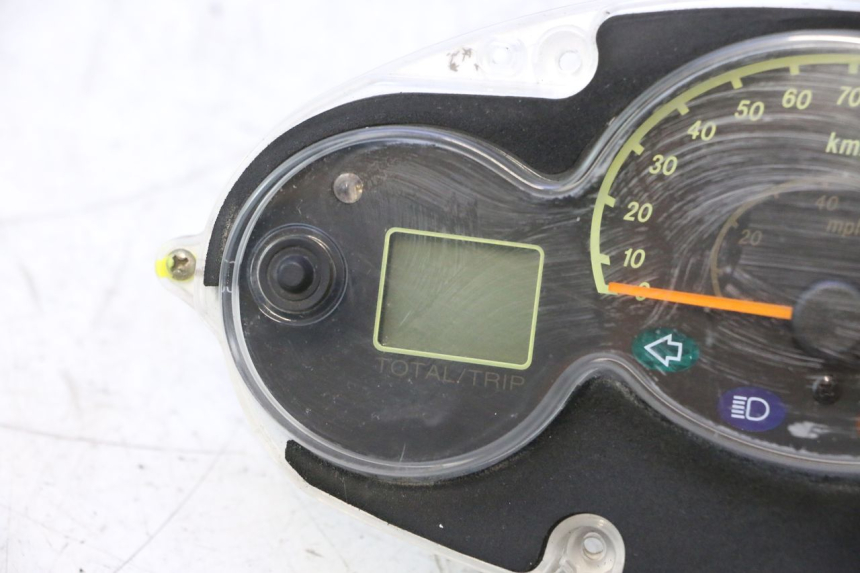 photo de SPEEDOMETER YAMAHA YP MAJESTY 125 (2002 - 2006) - High-resolution close-up