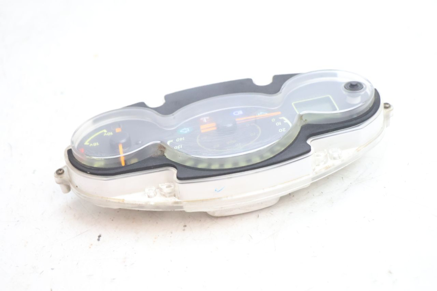 photo de SPEEDOMETER YAMAHA YP MAJESTY 125 (2002 - 2006) - Fixing points details