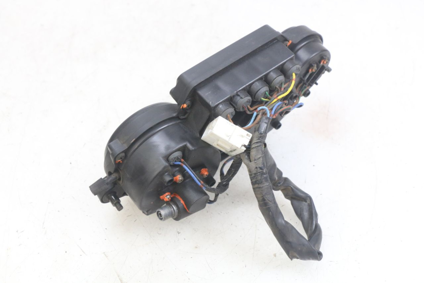 photo de SPEEDOMETER YAMAHA YZF R THUNDERCAT 600 (1996 - 2003) - Technical close-up