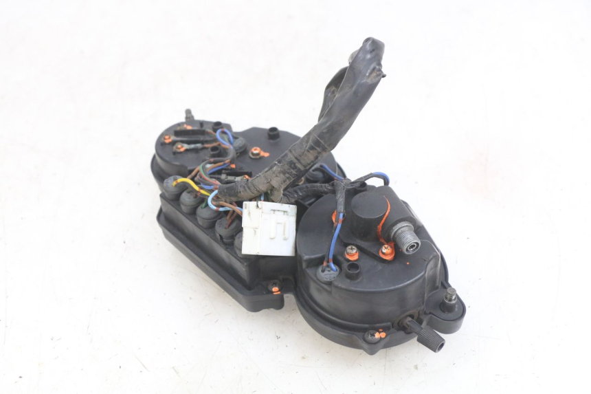 photo de SPEEDOMETER YAMAHA YZF R THUNDERCAT 600 (1996 - 2003) - Fixing points details