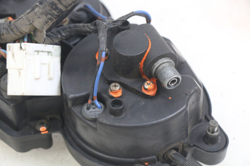 photo de SPEEDOMETER YAMAHA YZF R THUNDERCAT 600 (1996 - 2003) - Surface and material condition