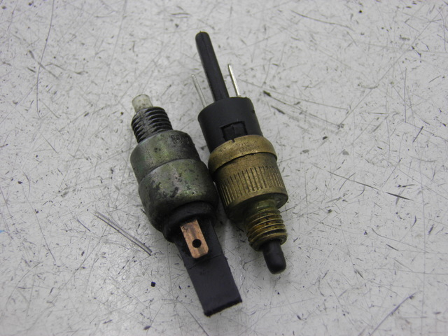 photo de STOP LIGHT SWITCH APRILIA LEONARDO 125 (1999 - 2001) - Main view