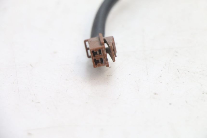 photo de REAR STOP LIGHT SWITCH YAMAHA FJR 1300 (2001 - 2005) - Alternative perspective