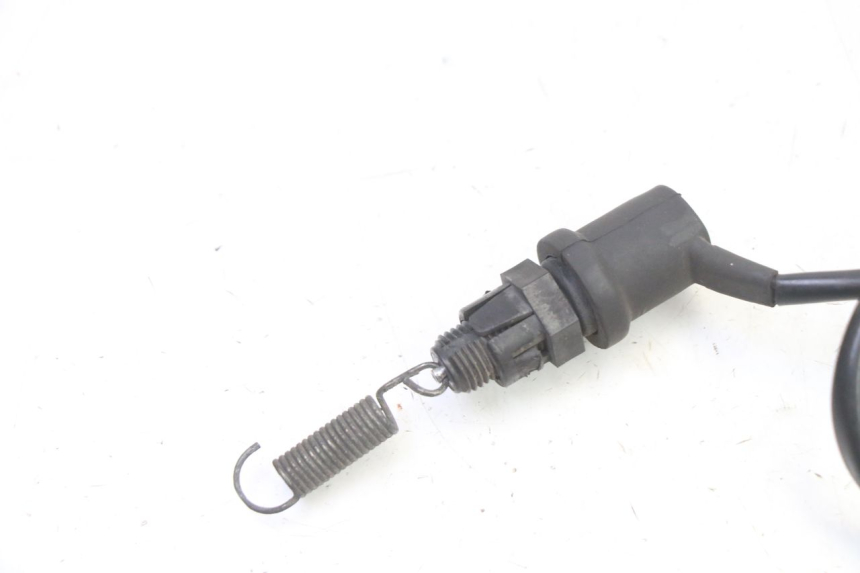 photo de REAR STOP LIGHT SWITCH YAMAHA FZ6 FAZER S2 600 (2007 - 2011) - Zoom on usage condition