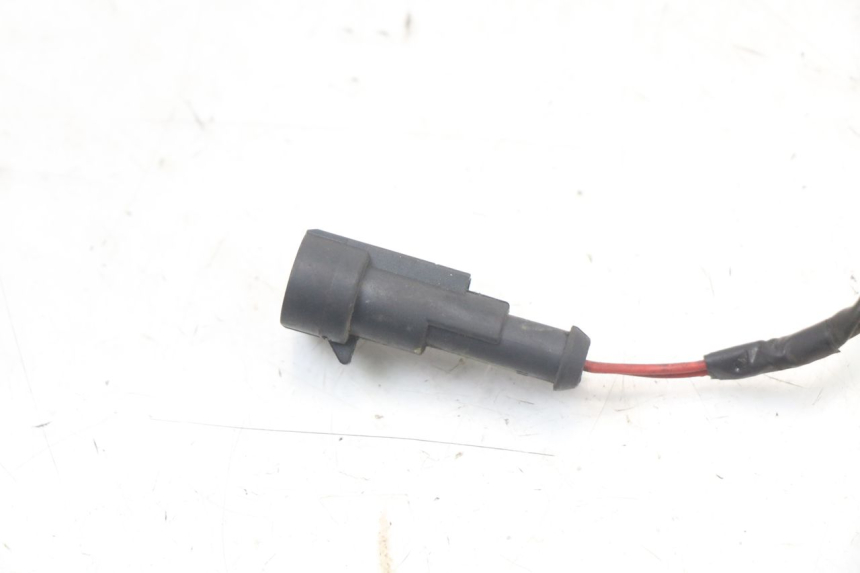 photo de REAR STOP LIGHT SWITCH PIAGGIO MP3 LT 400 (2007 - 2012) - Technical close-up