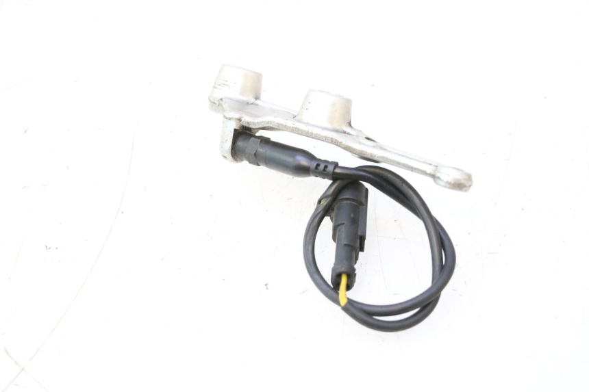 photo de REAR STOP LIGHT SWITCH DUCATI SS IE DS CARENEE 1000 (2002 - 2006) - Zoom on usage condition