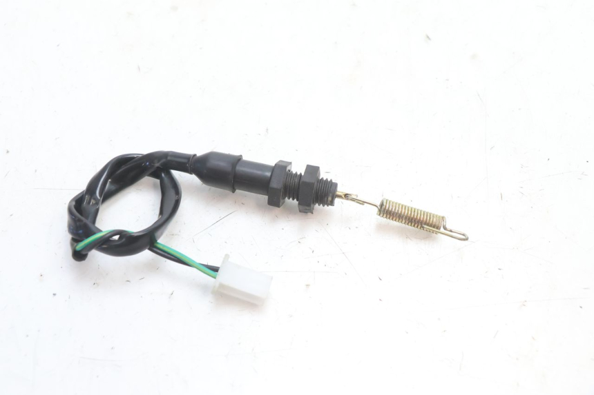 photo de REAR STOP LIGHT SWITCH YAMASAKI STREET 50 (2013 - 2018) - Zoom on usage condition