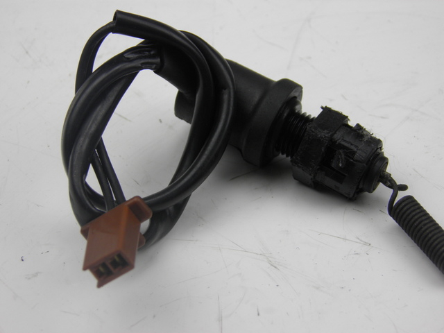 photo de REAR STOP LIGHT SWITCH YAMAHA TDR 125 (1997 - 1996) - Technical close-up