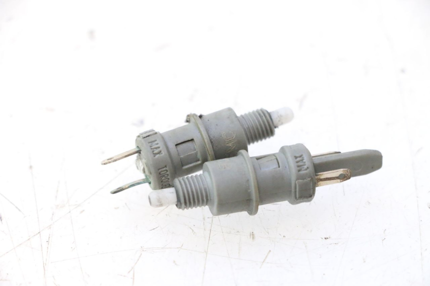 photo de STOP LIGHT SWITCH PEUGEOT CITYSTAR 2T 50 (2018 - 2021) - Zoom on usage condition