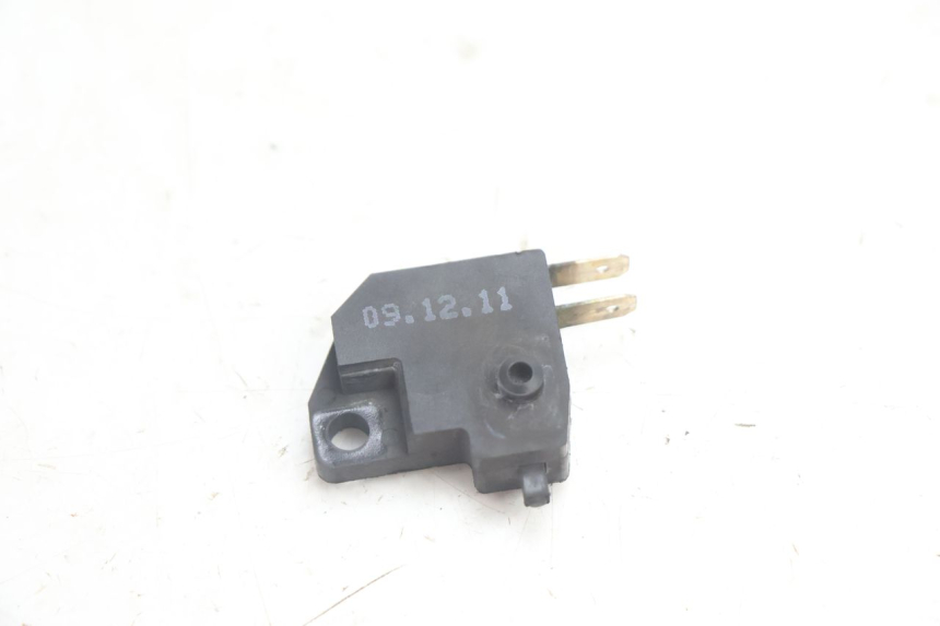 photo de RIGHT BRAKE LIGHT SWITCH KYMCO AGILITY 4T 50 (2005 - 2018) - Alternative perspective