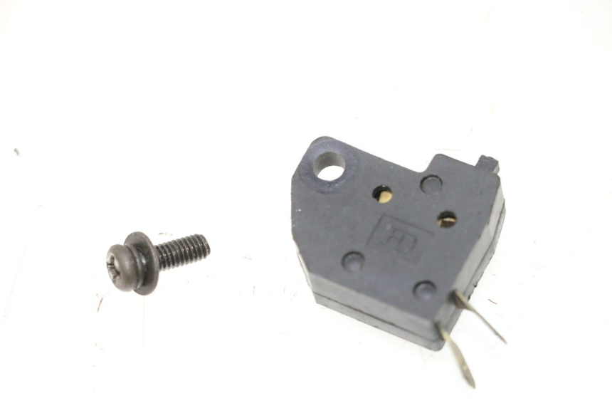 photo de RIGHT STOP LIGHT SWITCH KYMCO AGILITY FR 2T 50 (2012 - 2017) - Zoom on usage condition