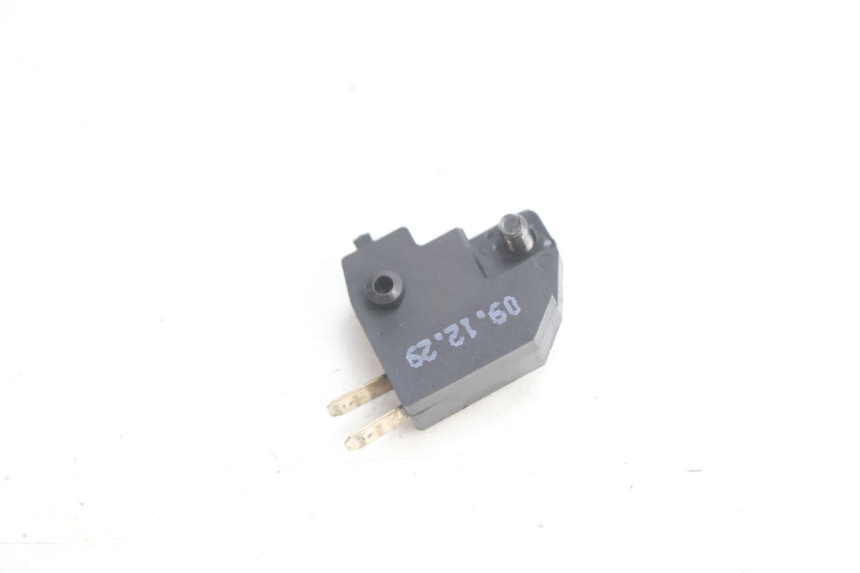photo de RIGHT STOP LIGHT SWITCH KYMCO AGILITY PREMIUM 50 (2007 - 2010) - Zoom on usage condition