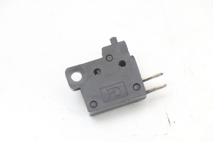 photo de RIGHT STOP LIGHT SWITCH KYMCO AGILITY RS 4T 50 (2009 - 2013) - Zoom on usage condition