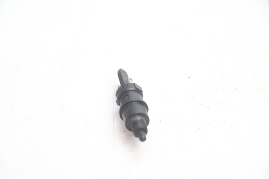 photo de RIGHT STOP LIGHT SWITCH HM HONDA CRM DERAPAGE RR 50 (2006 - 2017) - Zoom on usage condition