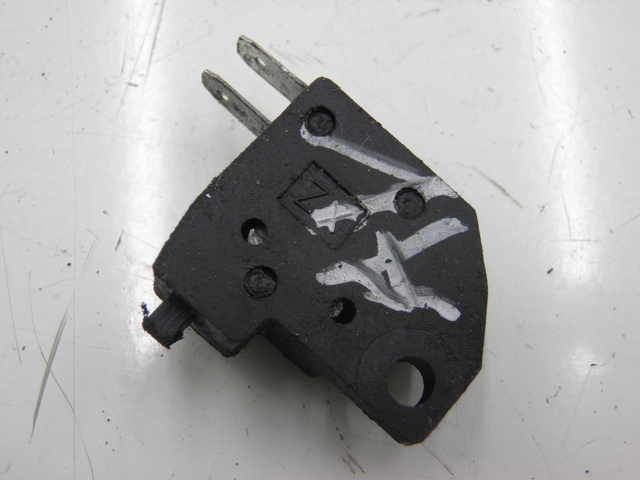 photo de RIGHT STOP LIGHT SWITCH DAELIM BESBI 125 (2007 - 2008) - Main view
