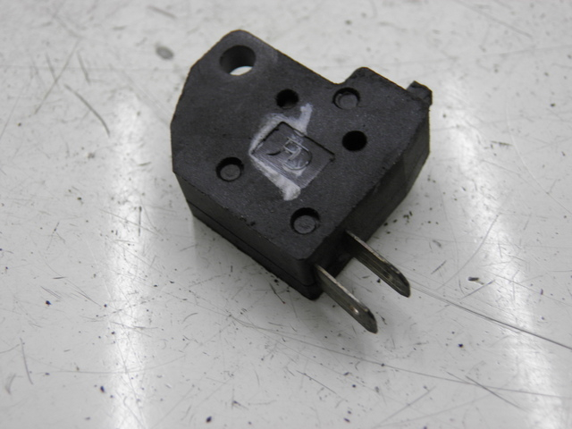 photo de RIGHT STOP LIGHT SWITCH DAELIM S2 FI 125 (2008 - 2012) - Zoom on usage condition