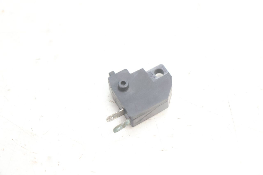 photo de RIGHT STOP LIGHT SWITCH CF MOTO E-CHARM 125 (2005 - 2008) - Zoom on usage condition