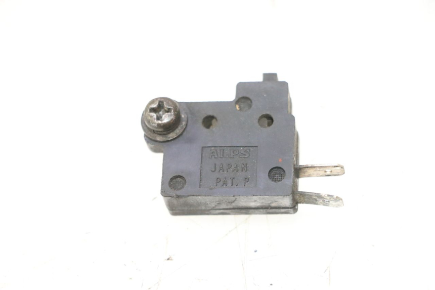 photo de RIGHT STOP LIGHT SWITCH HONDA FES PANTHEON 2T 125 (1998 - 2002) - Zoom on usage condition
