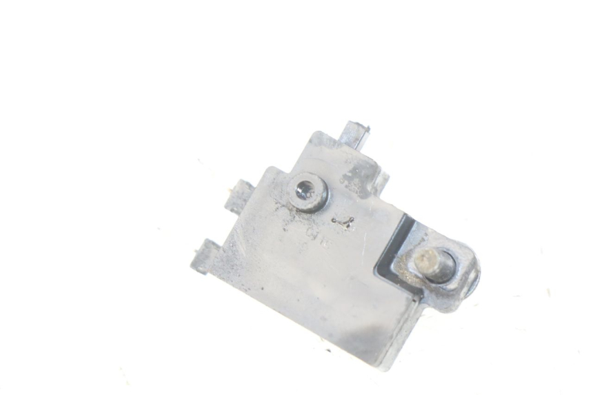 photo de RIGHT BRAKE LIGHT SWITCH HONDA FES S-WING SWING ABS 125 (2007 - 2015) - Zoom on usage condition