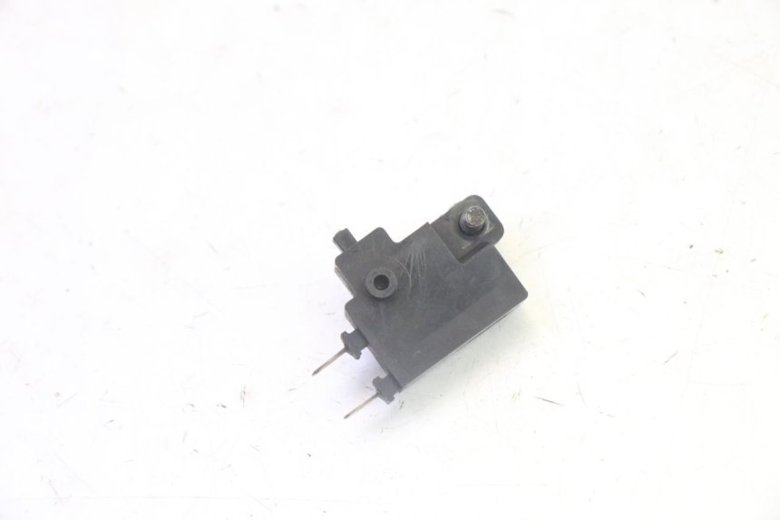 photo de RIGHT BRAKE LIGHT SWITCH HONDA FES S-WING SWING ABS 125 (2007 - 2015) - Zoom on usage condition