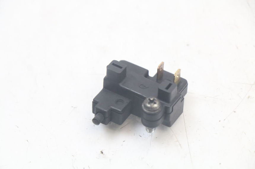 photo de RIGHT BRAKE LIGHT SWITCH YAMAHA FJR ABS 1300 (2006 - 2012) - Zoom on usage condition