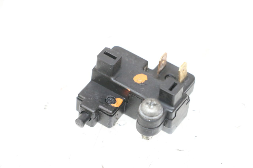 photo de RIGHT BRAKE LIGHT SWITCH YAMAHA FJR ABS 1300 (2006 - 2012) - Zoom on usage condition