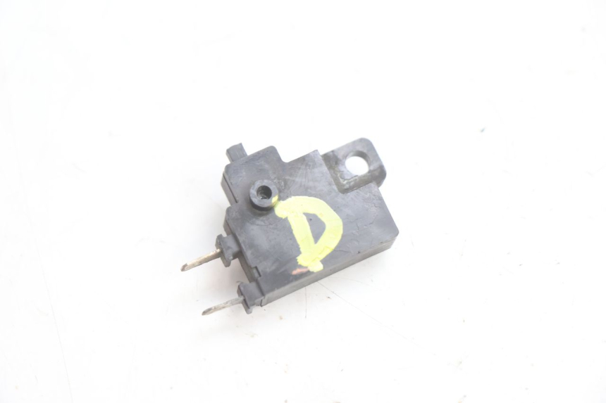 photo de RIGHT STOP LIGHT SWITCH YAMAHA FJR 1300 (2001 - 2005) - Zoom on usage condition