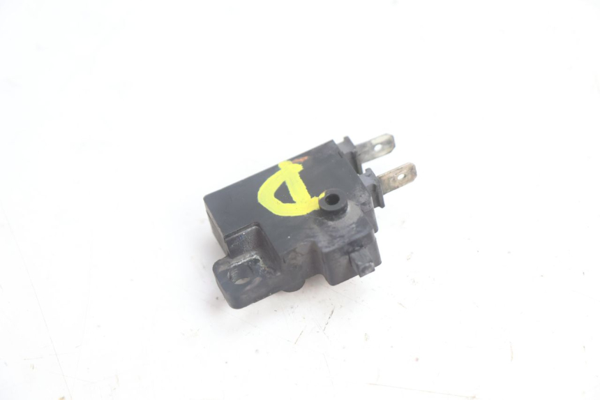 photo de RIGHT STOP LIGHT SWITCH YAMAHA FJR 1300 (2001 - 2005) - Alternative perspective