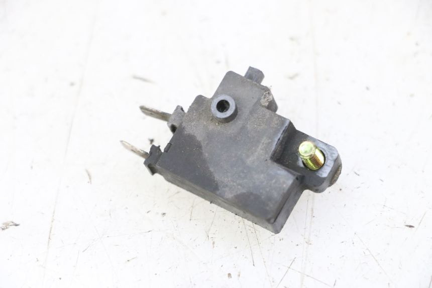 photo de RIGHT STOP LIGHT SWITCH YAMAHA FZ6 N FAZER 600 (2004 - 2006) - Zoom on usage condition