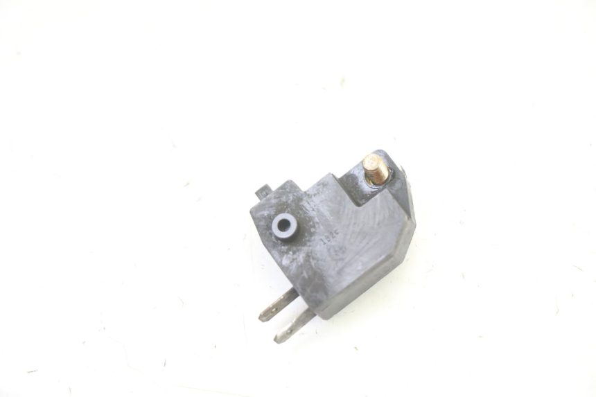 photo de RIGHT STOP LIGHT SWITCH SUZUKI GS GSE 500 (2001 - 2003) - Zoom on usage condition
