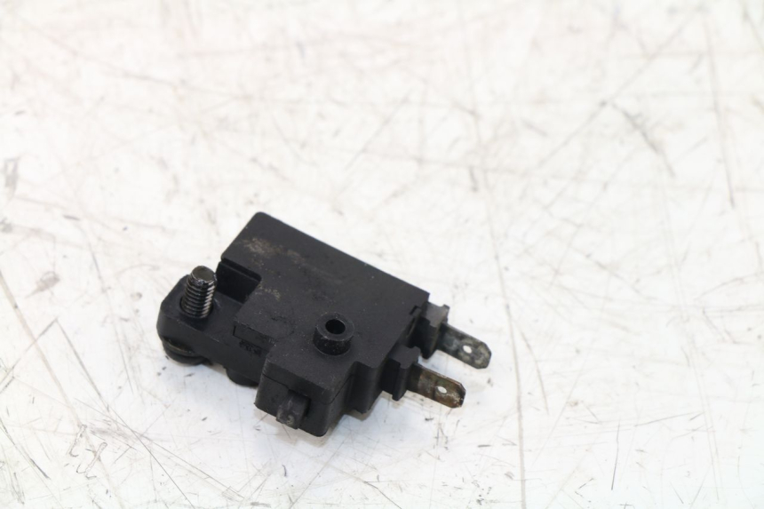 photo de RIGHT STOP LIGHT SWITCH HONDA CB S 500 (1997 - 2003) - Zoom on usage condition