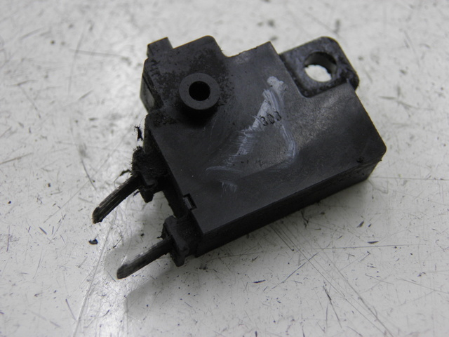 photo de RIGHT STOP LIGHT SWITCH HONDA CB SEVEN FITTY 750 (1992 - 2003) - Main view