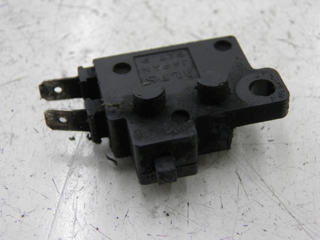 photo de RIGHT STOP LIGHT SWITCH HONDA CB SEVEN FITTY 750 (1992 - 2003) - Component detail