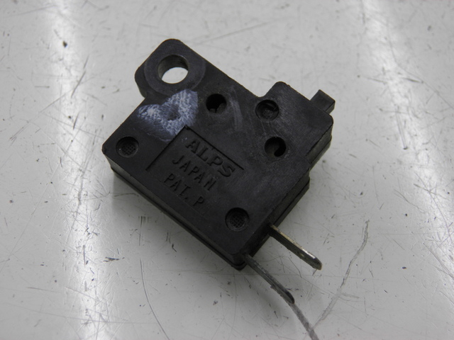 photo de RIGHT STOP LIGHT SWITCH HONDA FES FORESIGHT 250 (1997 - 2002) - Main view