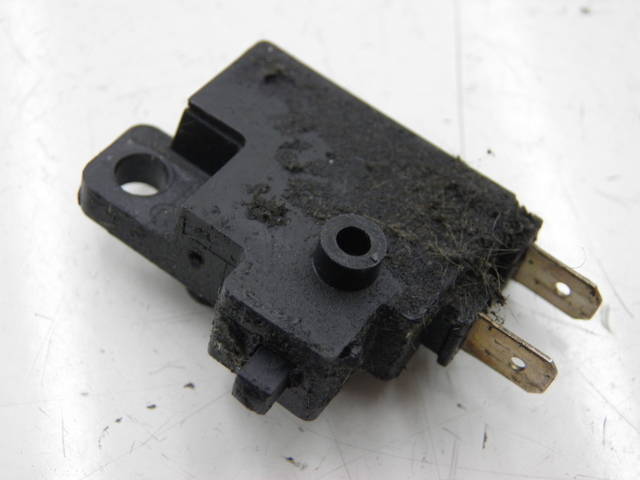 photo de RIGHT STOP LIGHT SWITCH HONDA FES PANTHEON 125 (2003 - 2007) - Component detail