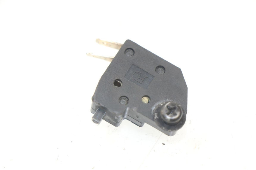 photo de RIGHT STOP LIGHT SWITCH PEUGEOT KISBEE 2T 50 (2010 - 2017) - Zoom on usage condition