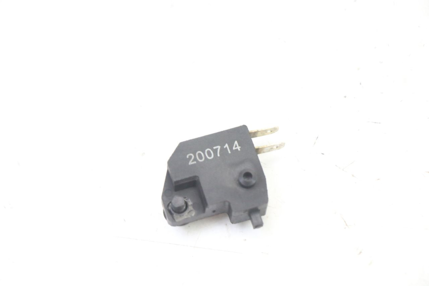 photo de RIGHT STOP LIGHT SWITCH PEUGEOT KISBEE 2T 50 (2018 - 2022) - Zoom on usage condition