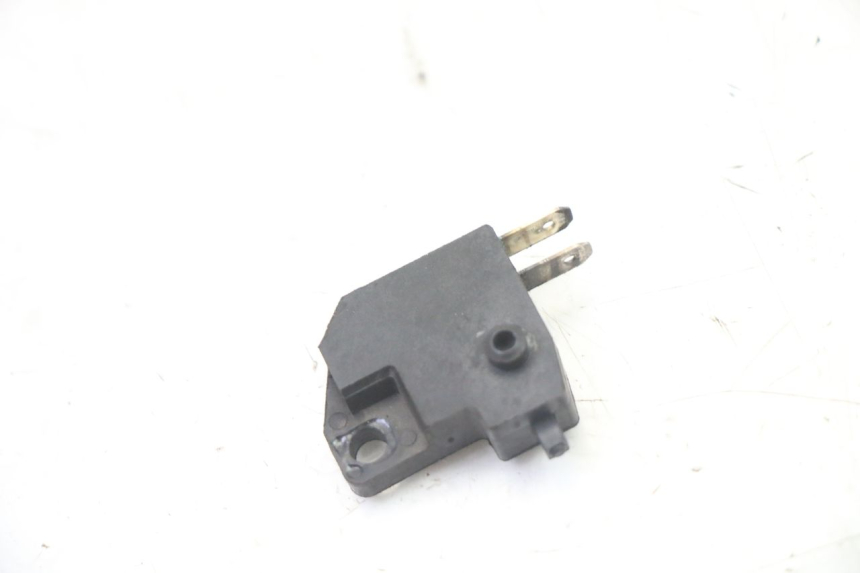 photo de RIGHT STOP LIGHT SWITCH PEUGEOT KISBEE 2T 50 (2010 - 2017) - Zoom on usage condition