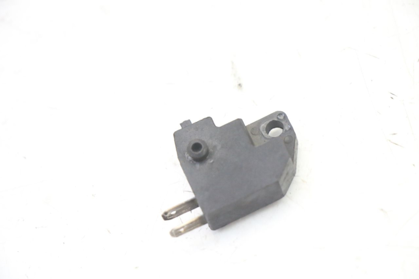 photo de RIGHT STOP LIGHT SWITCH PEUGEOT KISBEE 2T 50 (2010 - 2017) - Alternative perspective